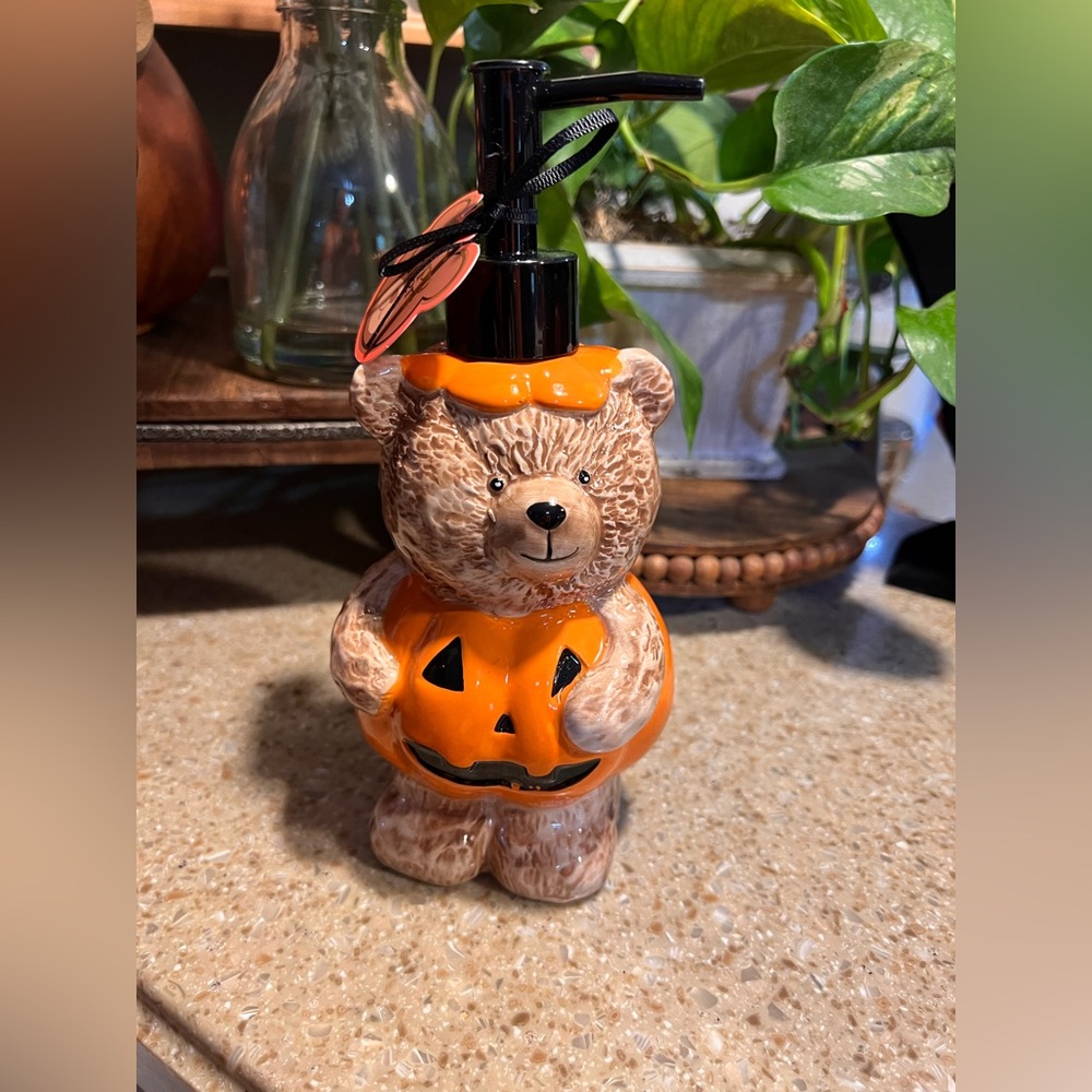 CREEPY CRITTERS Halloween Pumpkin Teddy Bear With Pumpkin Soap Dispenser NWT